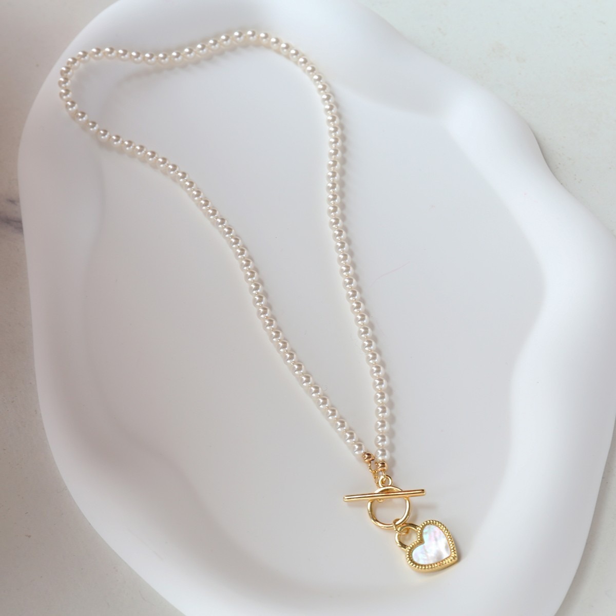 Black And White Double-sided Heart Necklace - Image 3